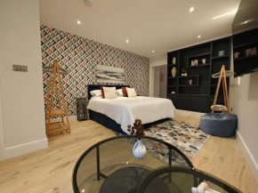 Luxury 1-Bed Flat in Acton